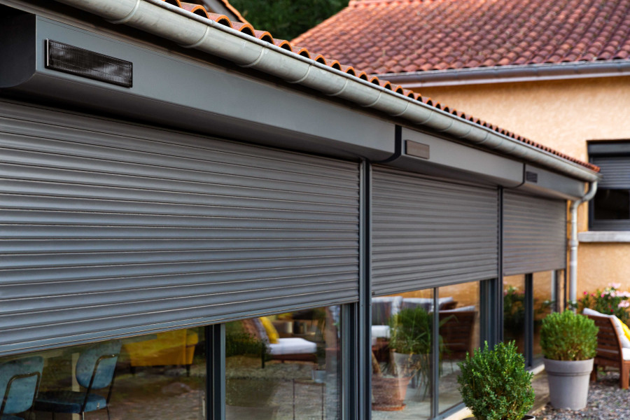 Volet roulant solaire motorisé : la nouvelle solution 100 % autonome signée Bouvet & Somfy